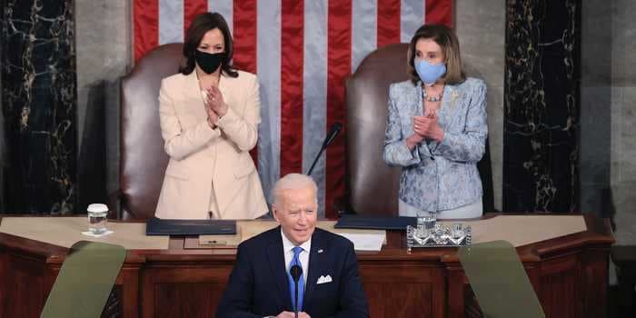 Historic photo marks the first time 2 women flanked the US president at a speech to Congress