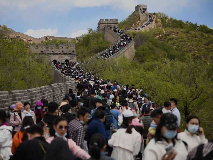Photos of tourists packed onto the Great Wall of China look like they were taken years ago