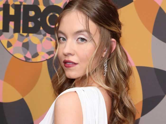 'Euphoria' star Sydney Sweeney breaks down in tears while responding to Twitter trolls who criticized her looks