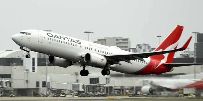 Dozens of Qantas Airways staff could be infiltrated by organized crime, report says