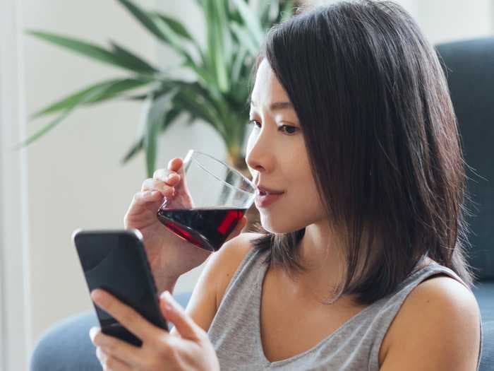 Drinking alcohol when you're ovulating could make it harder to get pregnant, a small study suggests