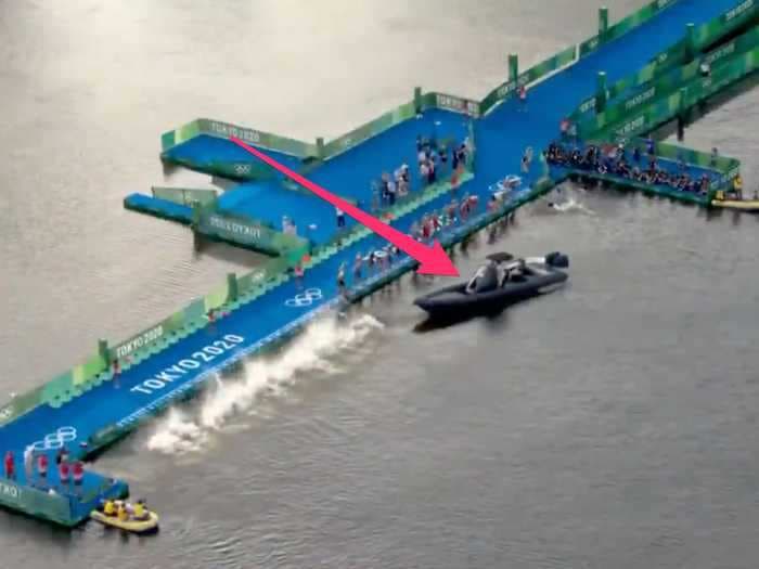 The Olympic triathlon got off to a disastrous start when a boat prevented half of the competitors from jumping into the water