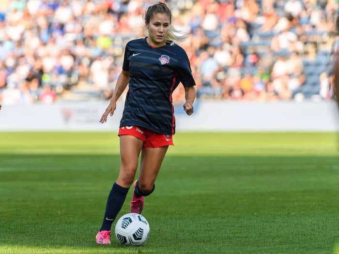 A 22-year-old star drilled a stunning last-minute game-winner to help her team leapfrog 4 clubs in the NWSL standings