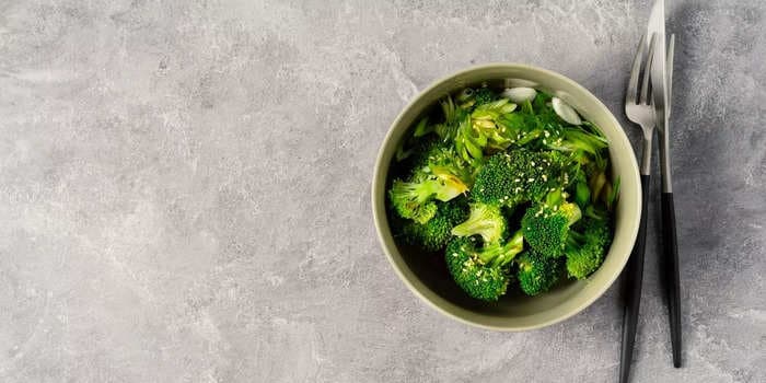 How to quickly steam broccoli using 3 different methods