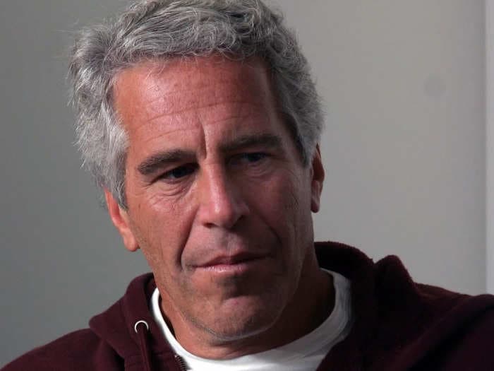 A 'dazed' Jeffrey Epstein paced his cell, inquired about the best prison cook, and asked to call his dead mother in his final days, report says