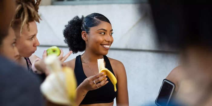 Why bananas are a good fruit for weight loss, according to nutritionists