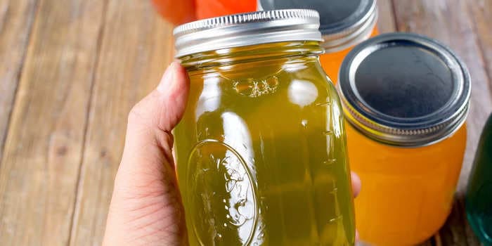 5 benefits of drinking pickle juice and how much is too much