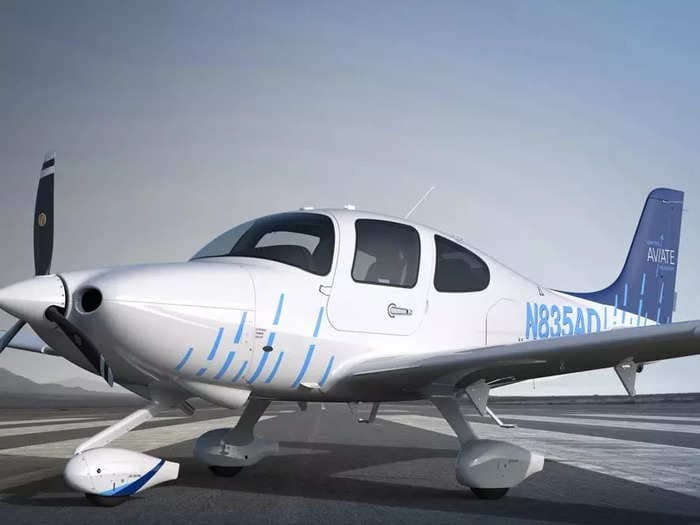 United just purchased 25 new Cirrus aircraft to power its pilot training academy as it battles the pilot shortage &mdash; see the TRAC SR20