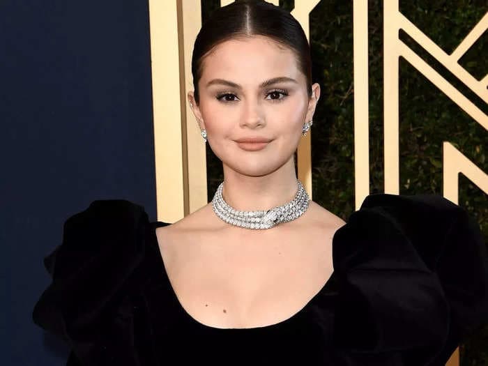 Selena Gomez went barefoot at the SAG Awards after her heels broke while she walked the red carpet