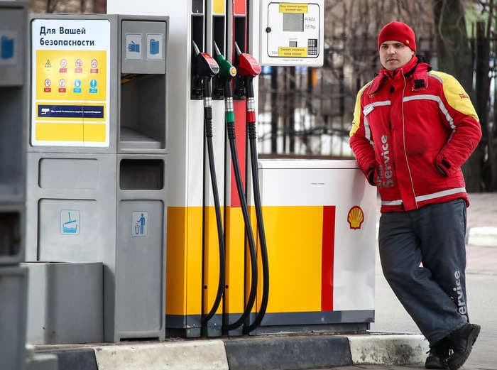 Shell announces plan to exit Russian oil and gas industry and apologizes for recent purchase of Russian crude oil