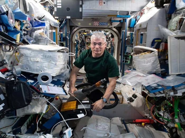 NASA astronaut Mark Vande Hei breaks Scott Kelly's spaceflight record