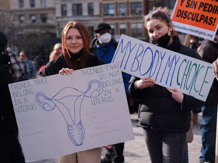 As anti-abortion laws pop up across the US, Mexican activists are helping Americans access free abortions
