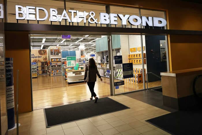 Bed Bath & Beyond plunges 28% as the meme-trader favorite plans offering of up to 12 million shares and to cut up to 20% of staff