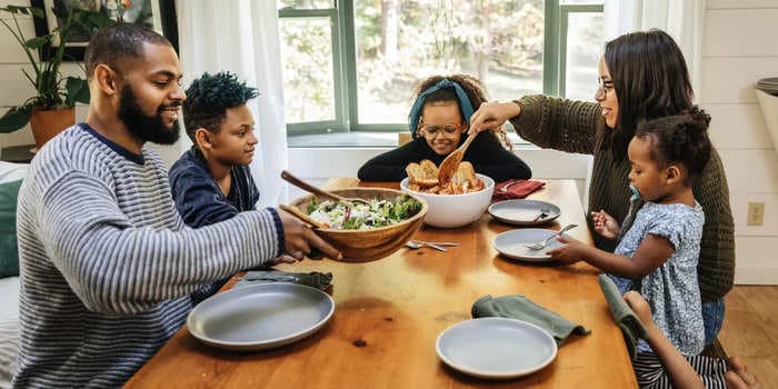 7 expert-recommended tips to teach your kids healthy eating habits without judgment or shame