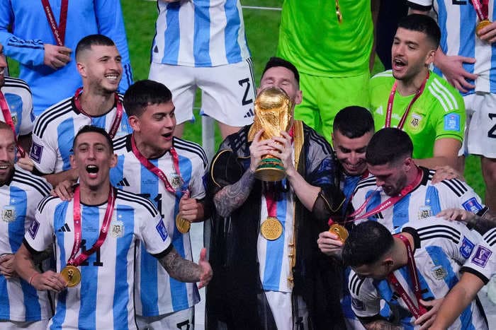 Why Lionel Messi wore a black robe during World Cup trophy presentation and why some fans were upset