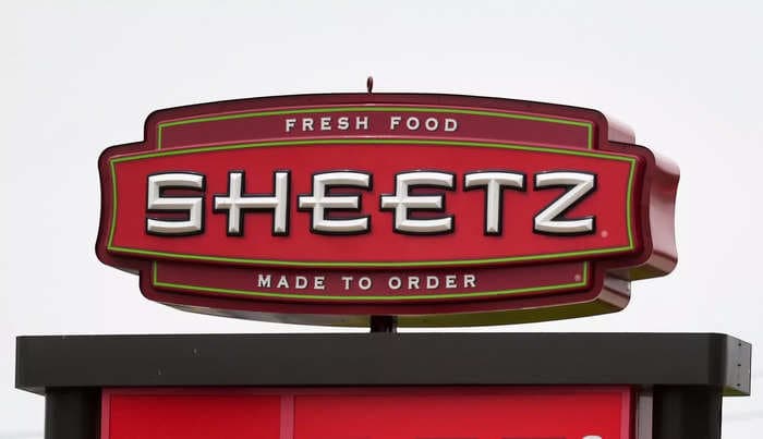 Ex-Sheetz worker said she quit her job over the chain's 'smile policy' that bans 'obvious missing, broken or badly discolored teeth'