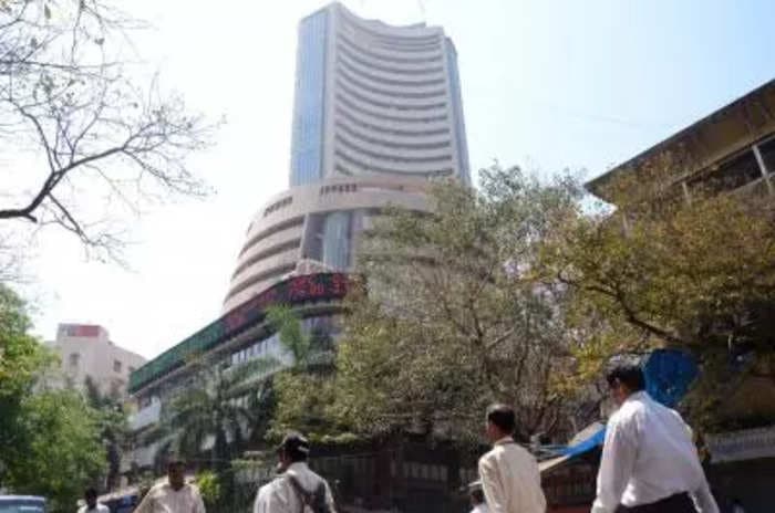 Sensex declines over 1% on heavy selling in Reliance, others