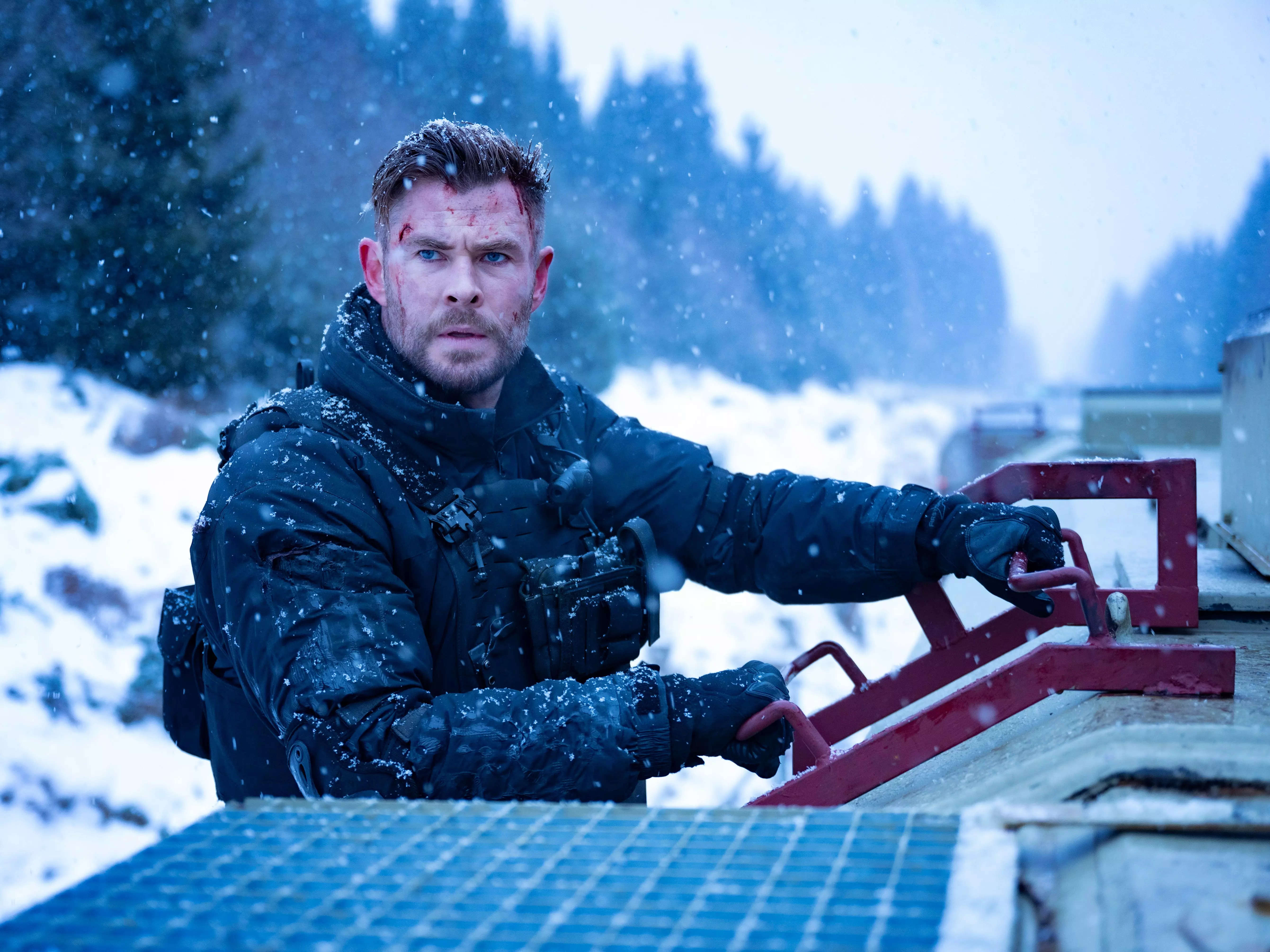 Chris Hemsworth says the 21-minute fight scene in 'Extraction 2' took ...