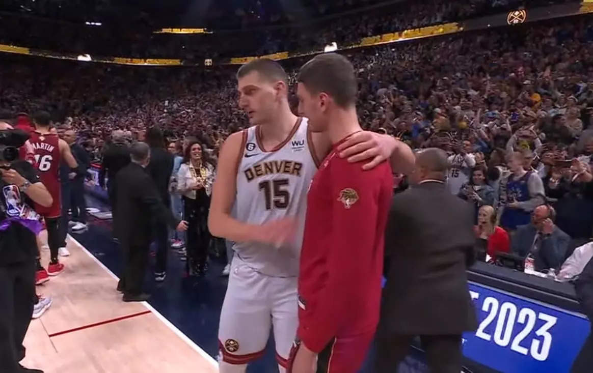 After the Nuggets won their first NBA title, Nikola Jokić took time to hug  every Heat player before celebrating