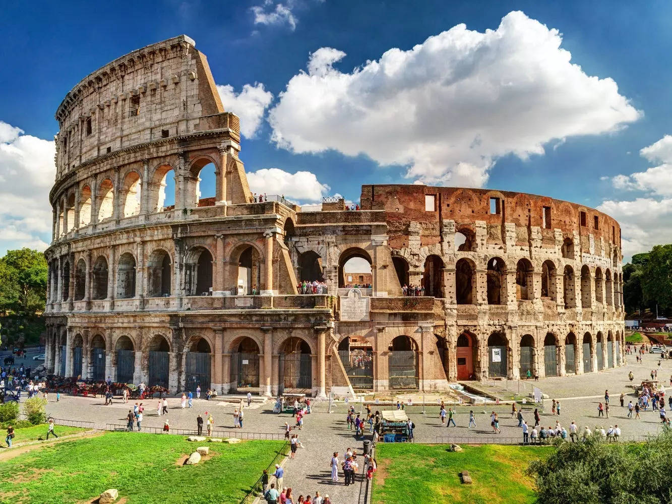 tourist who defaced colosseum