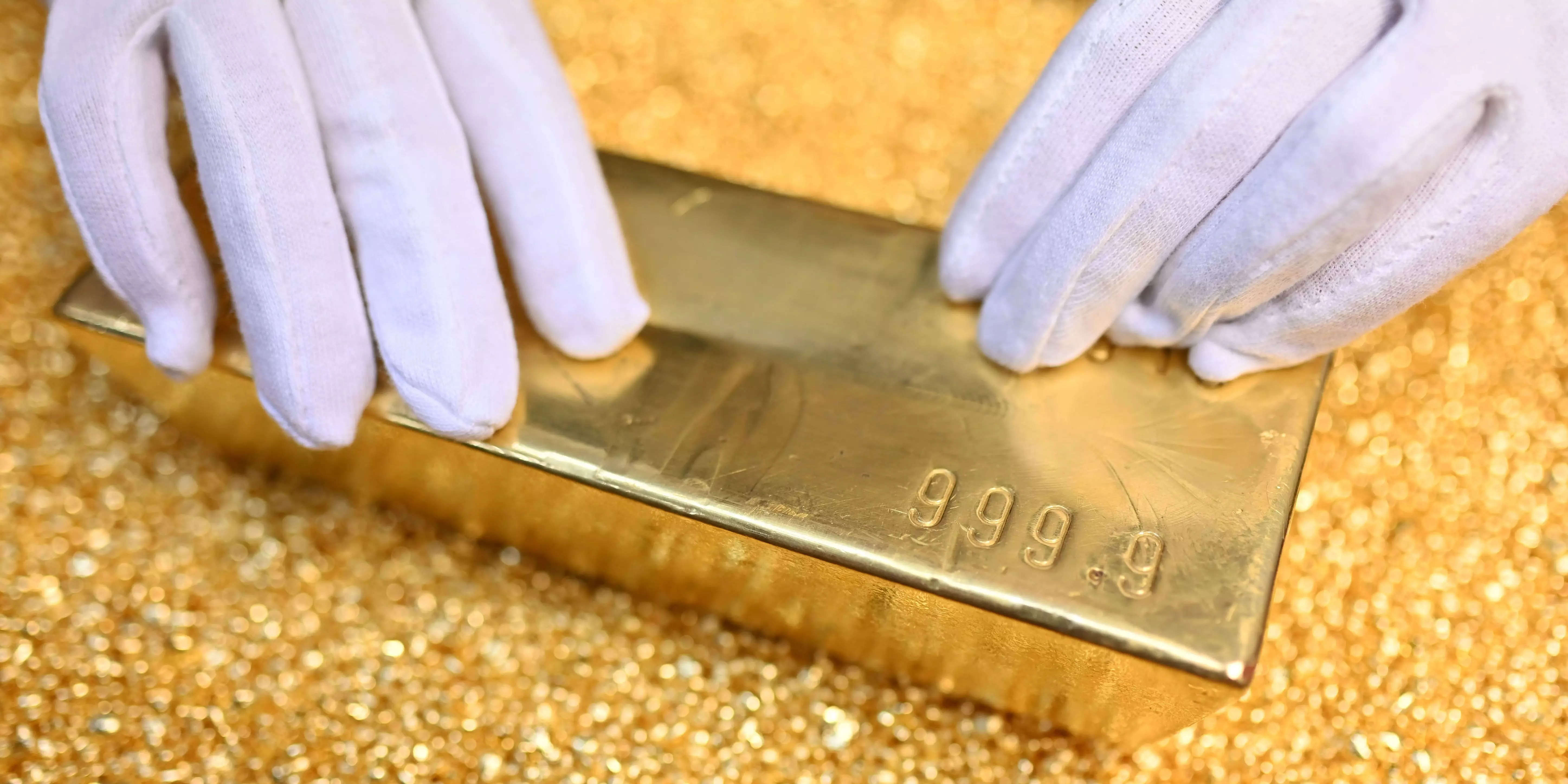 Gold prices hit record high as expectations rise for the to Fed cut