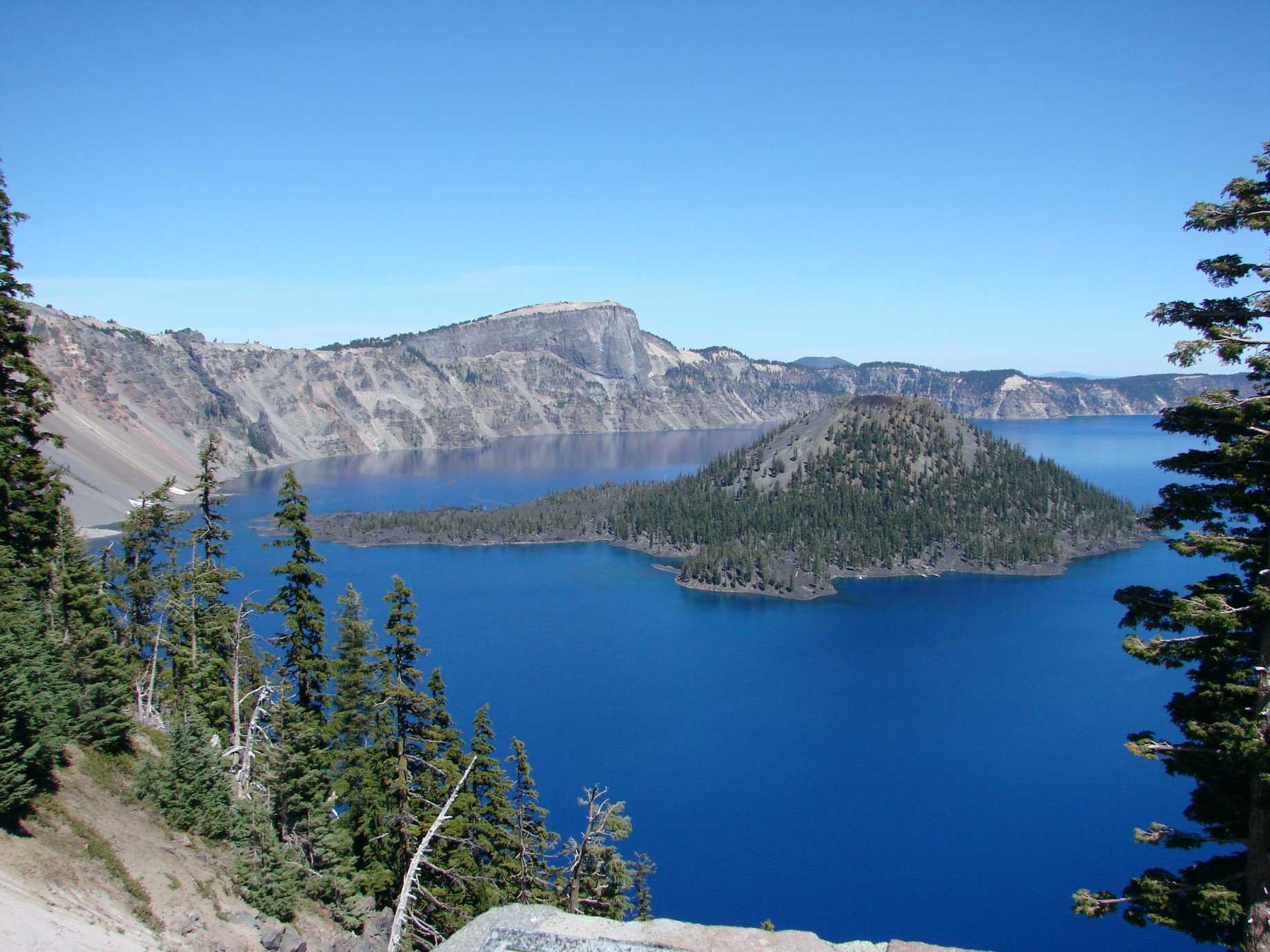 The world deepest lake is lake. Озеро Крейтер. Американ Крейтер. Крупнейшее американское озеро штат США. Пальчиковые озера США.