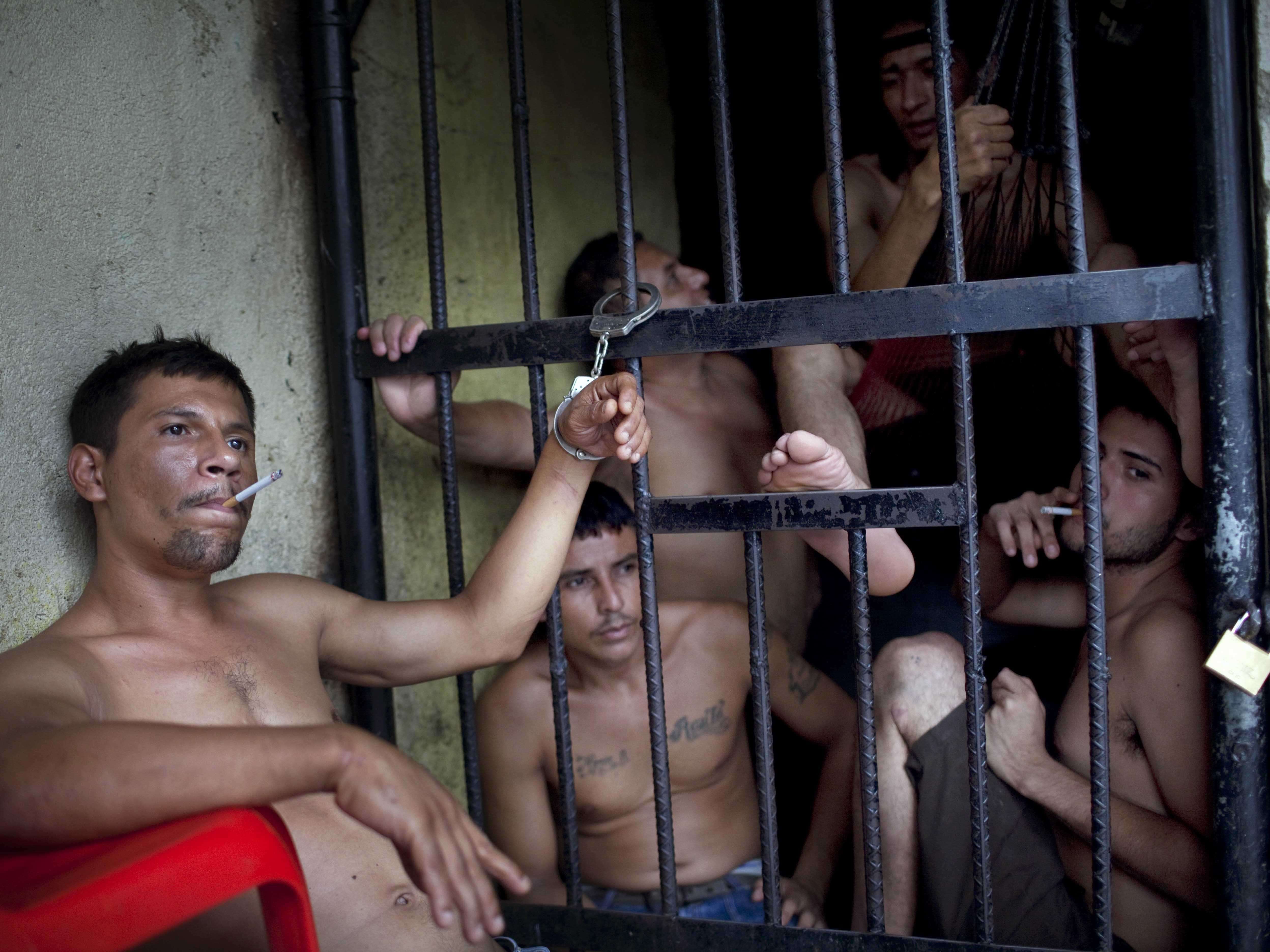 Качестве арестанта. Тюрьма Сан Педро заключенные. Сан-Педро-Сула Гондурас. Тюрьма Сан-Педро-Сула (San Pedro sula), Гондурас.