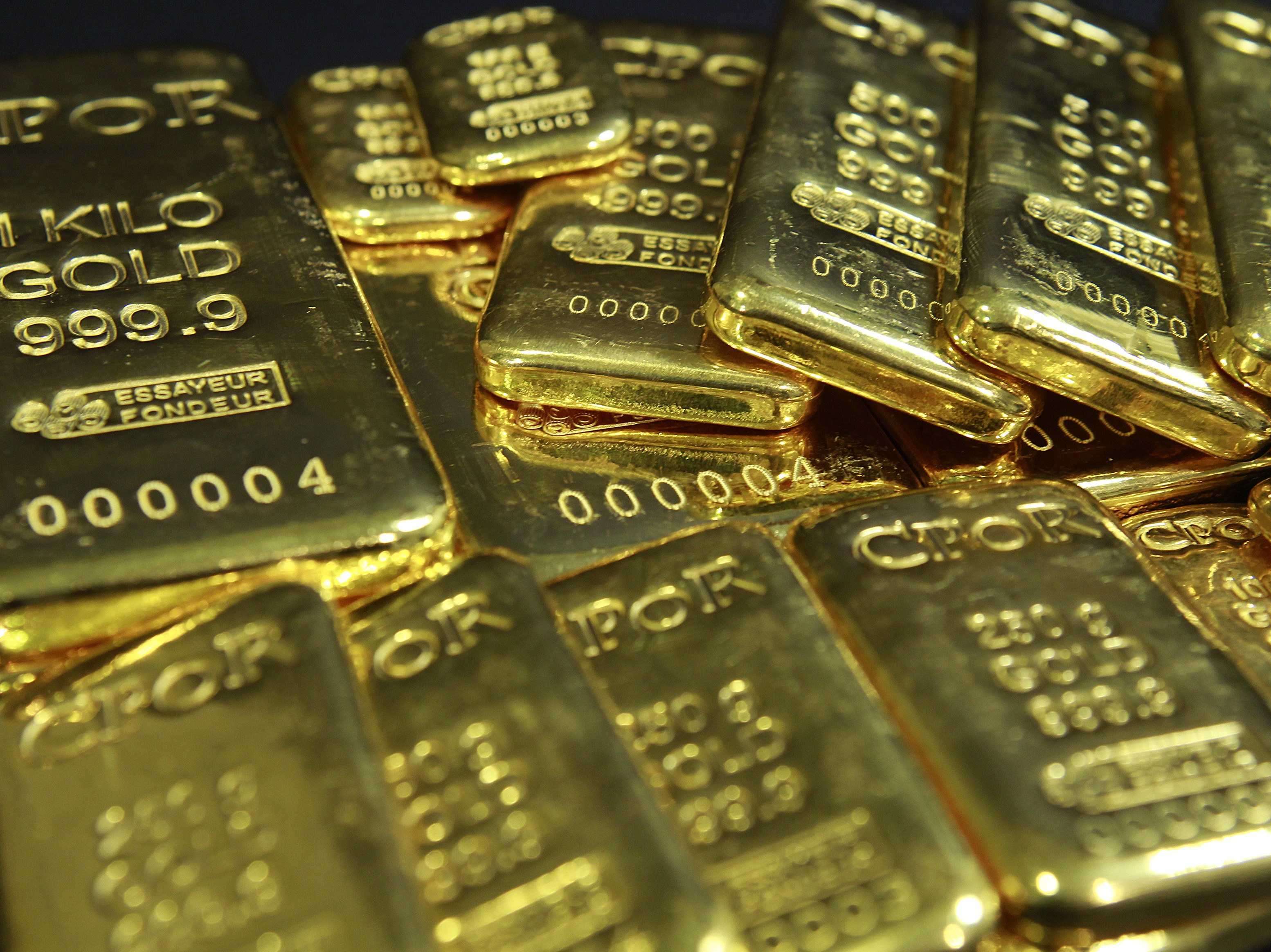 Сколько будет килограмм золота. Слиток золота. Слиток золотой. 1 Кг золота. Слиток золота 1 кг.