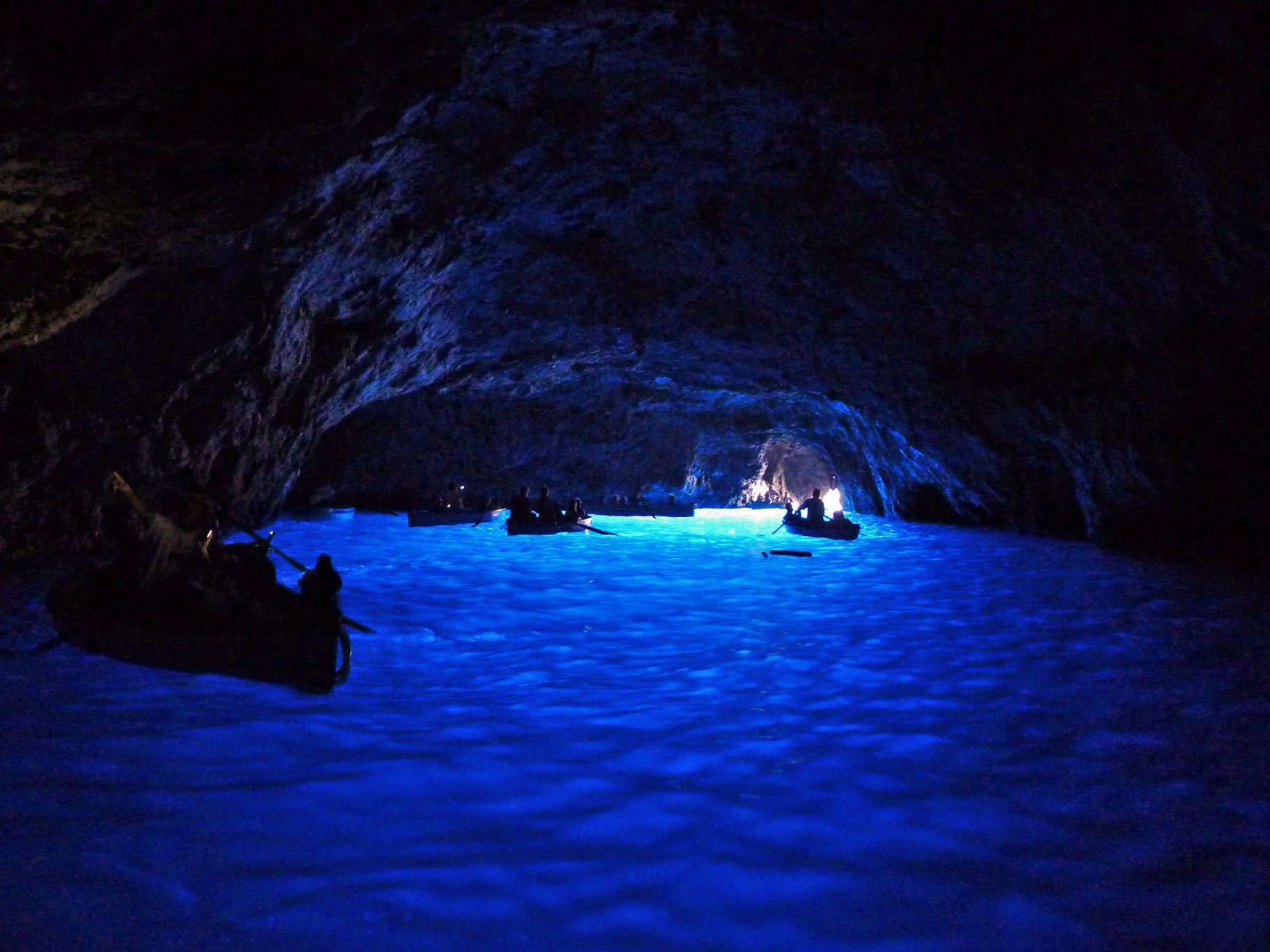 Голубая пещера турция. Голубой грот на острове капри. Голубой грот Италия. Голубой грот (капри). Лазурный грот капри.