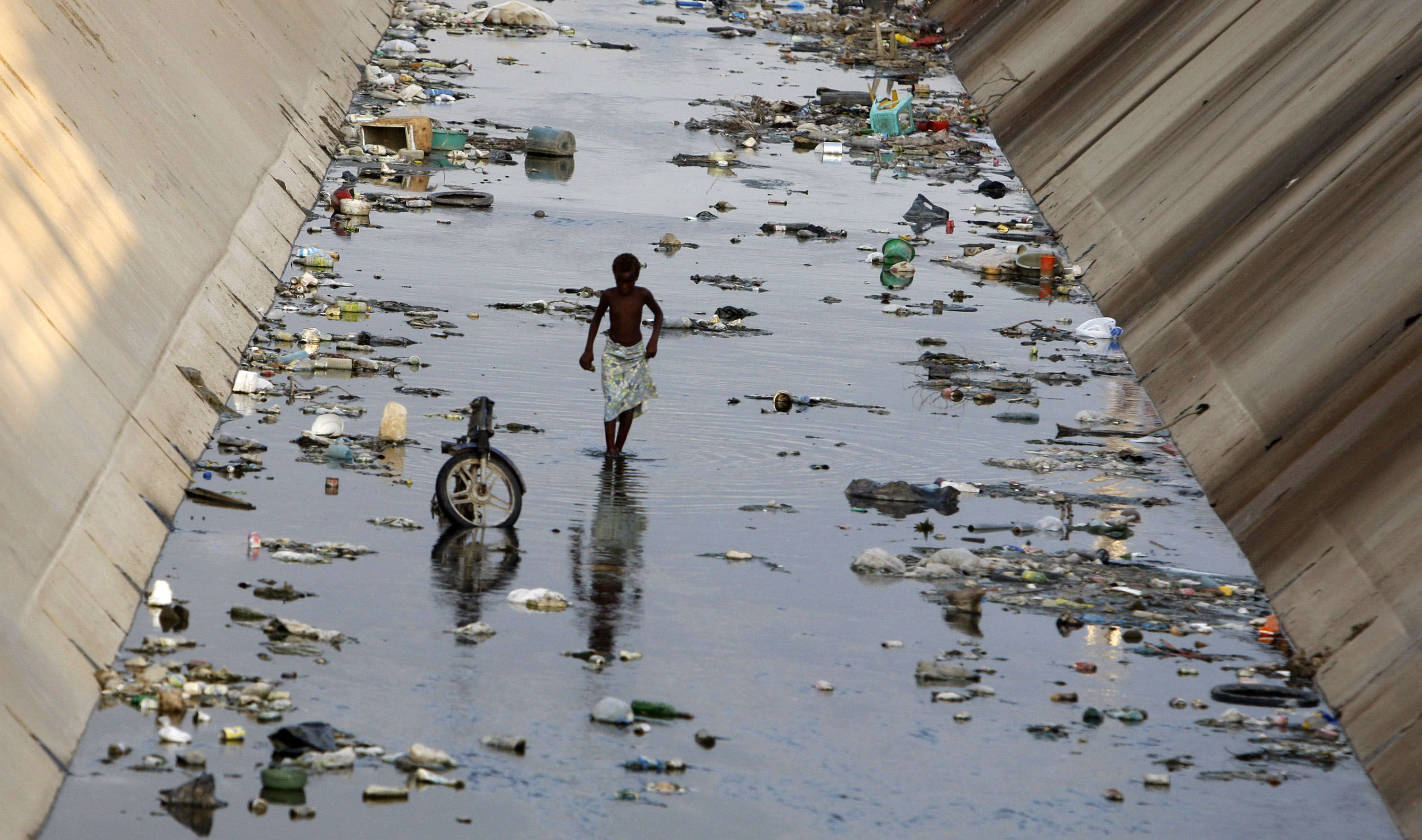 Bad pollution. Окружающая среда Анголы.