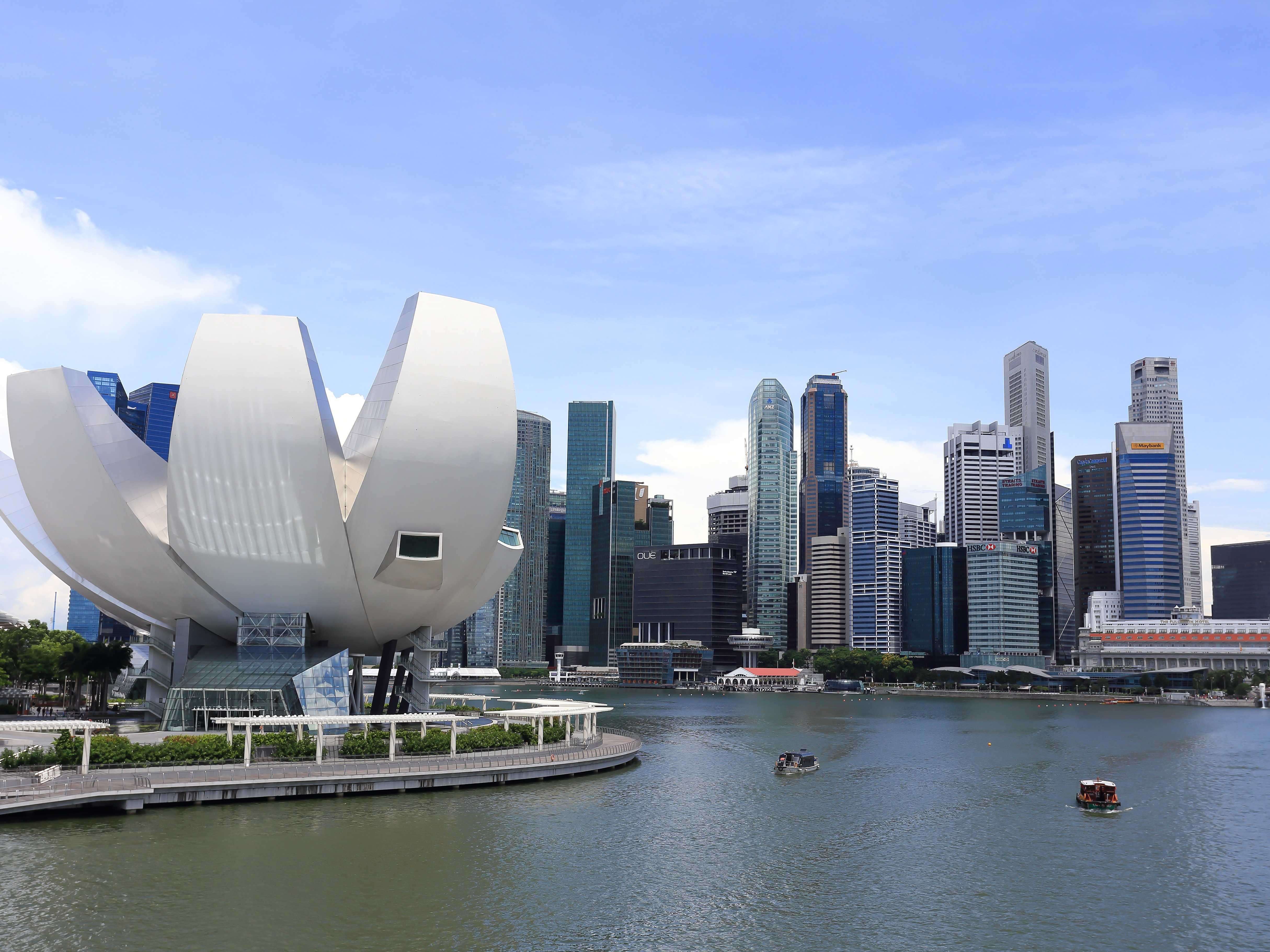Самый красивый город страны. Высотные здания в Сингапуре. 3 Высотки в Сингапуре. Сингапур Австралия. Сингапур 2 здания Соединенные.