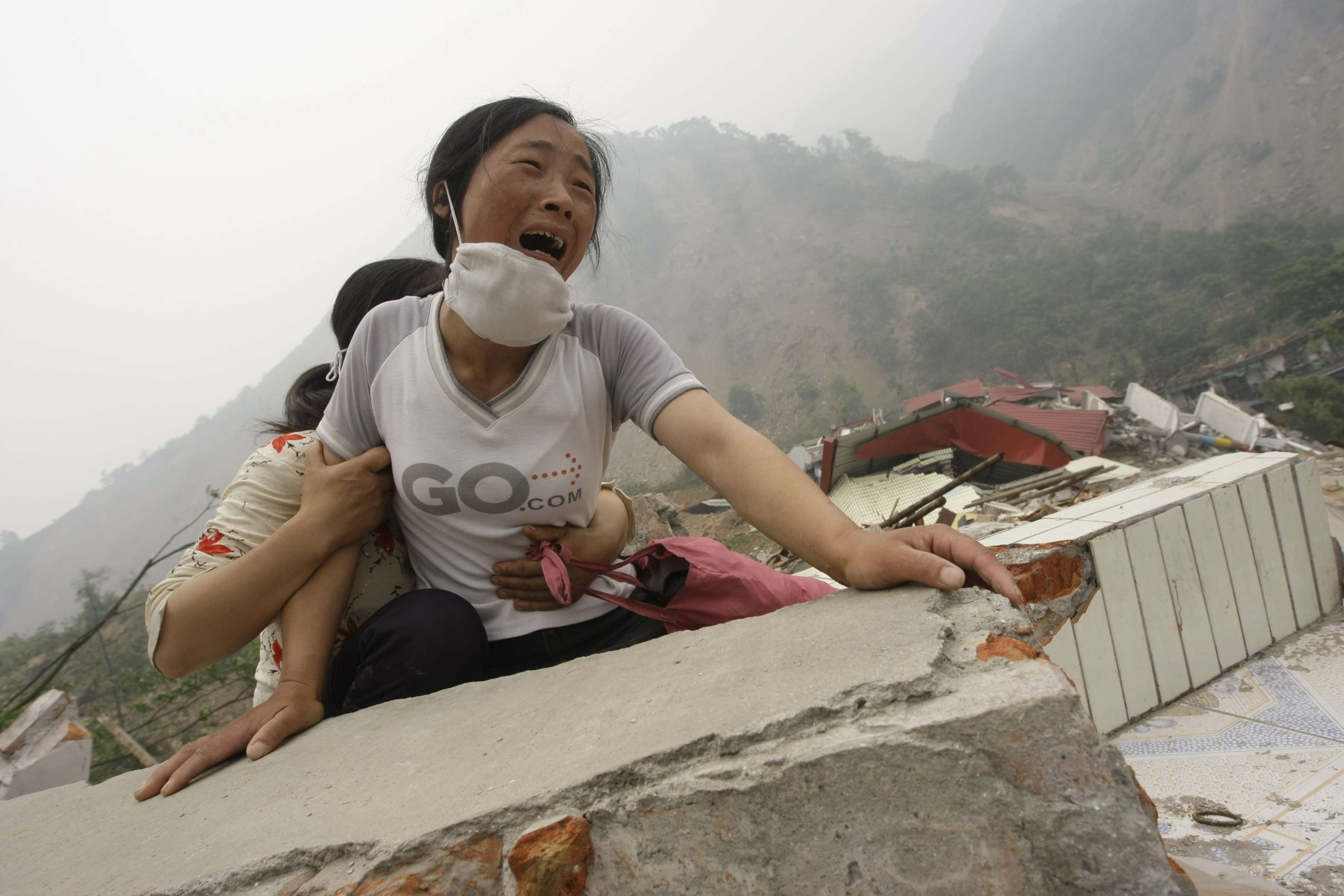 Землетрясение и люди. Тянь-Шань землетрясение 1976. Сычуаньское землетрясение 2008. Жертвы стихийных бедствий.