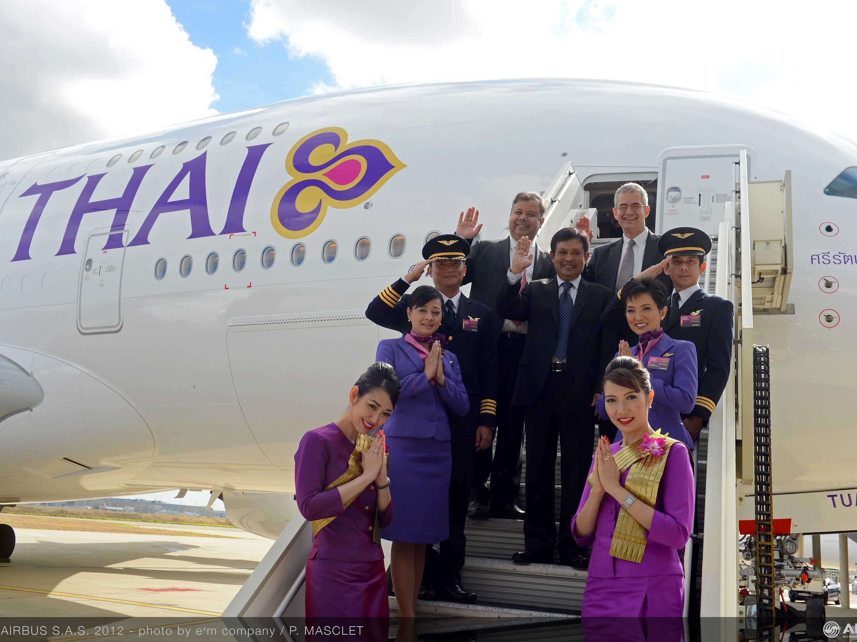 Россия тайланд самолет. Самолет тайские авиалинии. Thai Airways рейсы. Thai Airways самолеты. Авиакомпания Thai Airways Пхукет Бангкок самолеты.