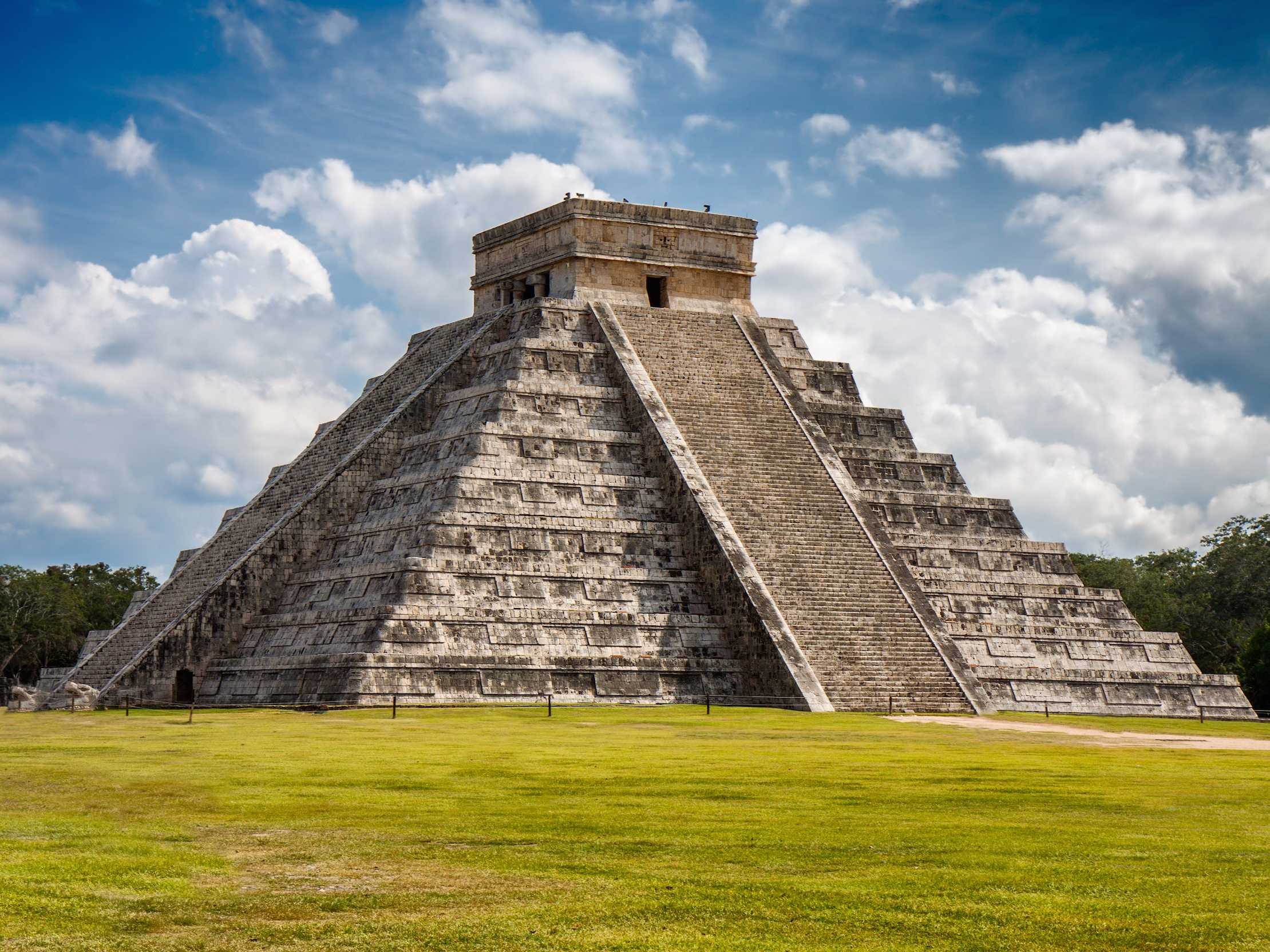 Древний город чичен. Пирамида Майя Чичен-ица Майя. Чичен-ица Мексика. Чичен ица ЮНЕСКО. Пирамиды Чичен-ица в Мексике.