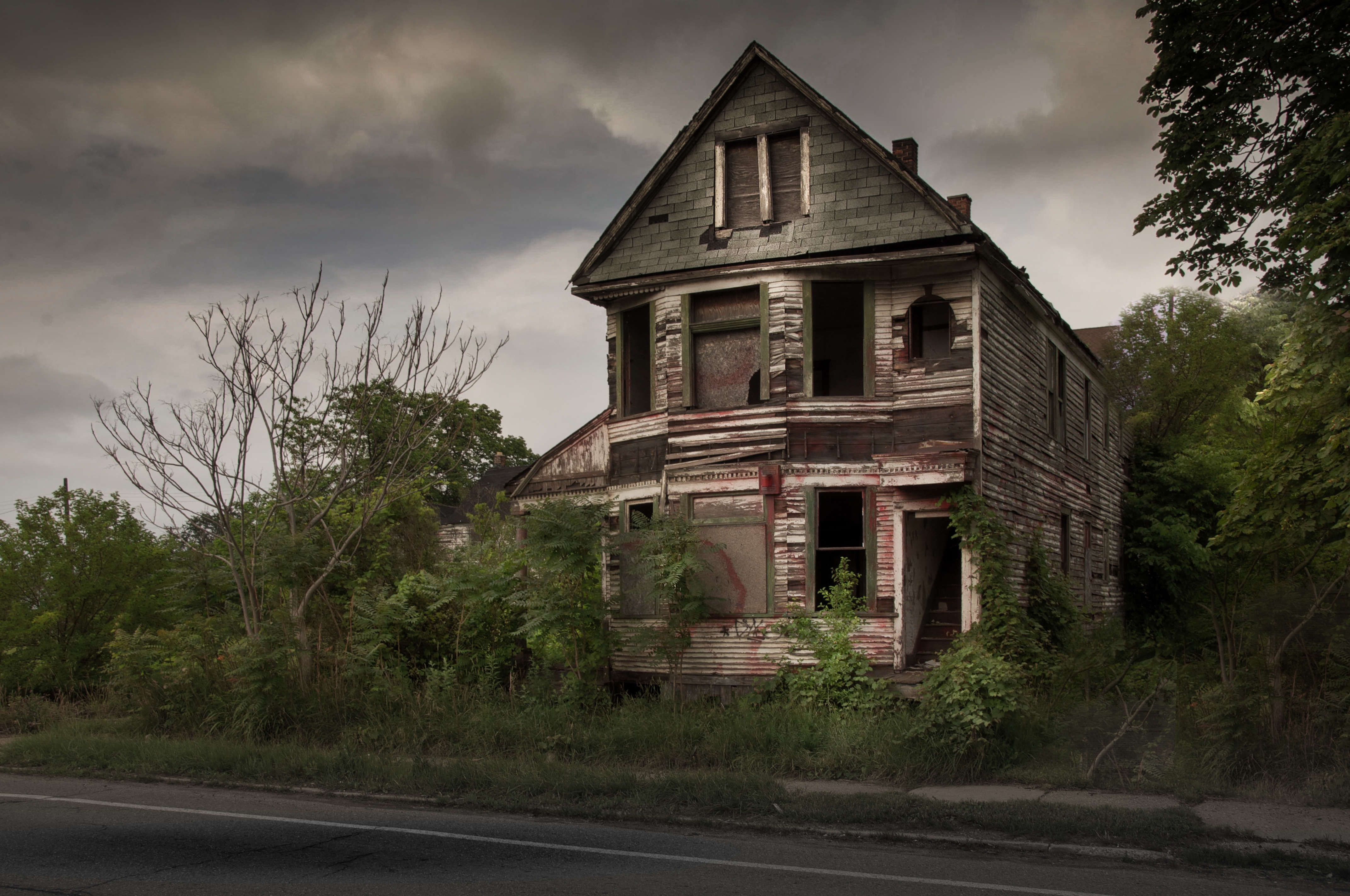 Scary place. Старый дом заброшенный в США. Кингс-Лэнгли, Хартфордшир заброшенный дом. Страшный дом. Мрачный дом.