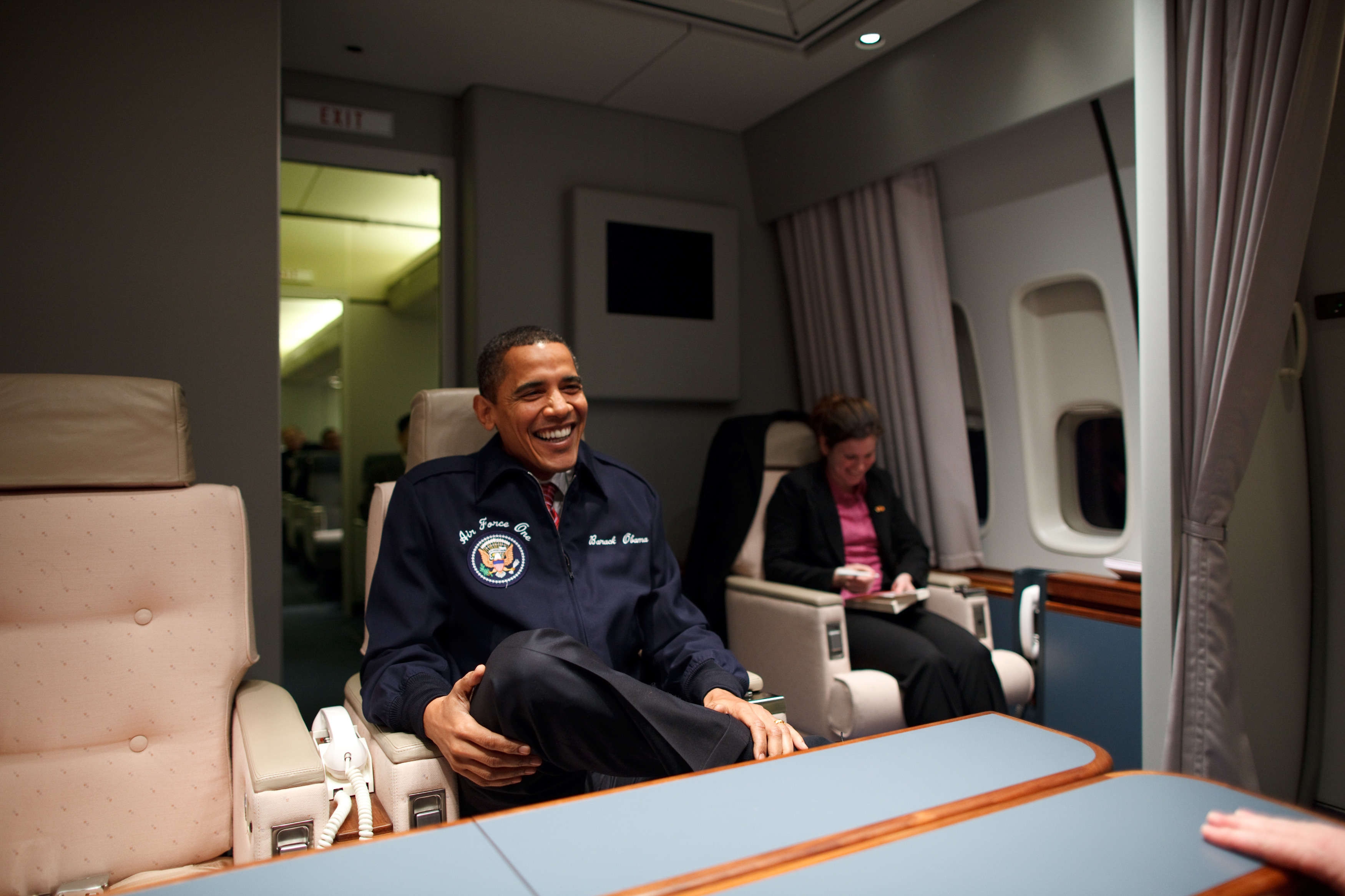 Президентский самолет. Самолет президента США Air Force one. Борт номер 1 президента США внутри. Барак Обама в самолете. Самолёт президента США изнутри.