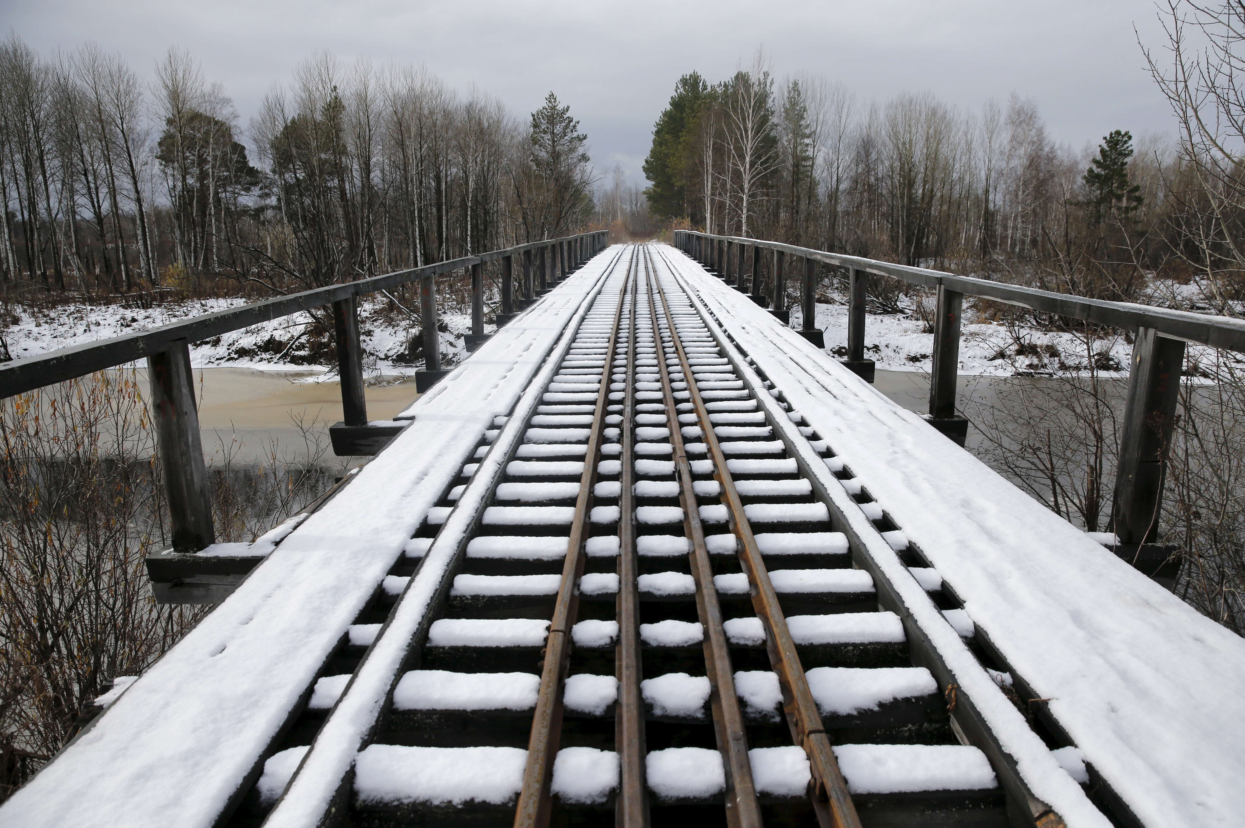Россия живет дорогами. Железнодорожный мост в Санкино. Железная дорога в деревне. Железная дорога жизни. Санкино.