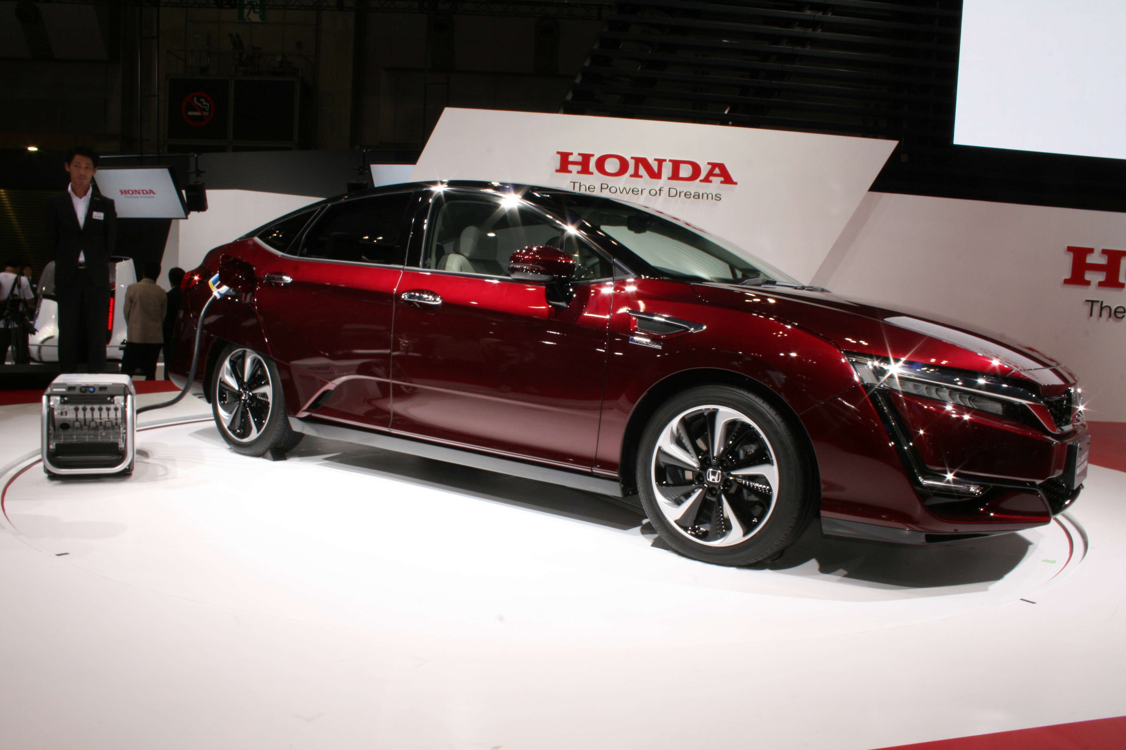 Машины с японии каталог. Honda Clarity 2015. Honda японская. Honda Clarity hydrogen. Водородные автомобили Хонда.