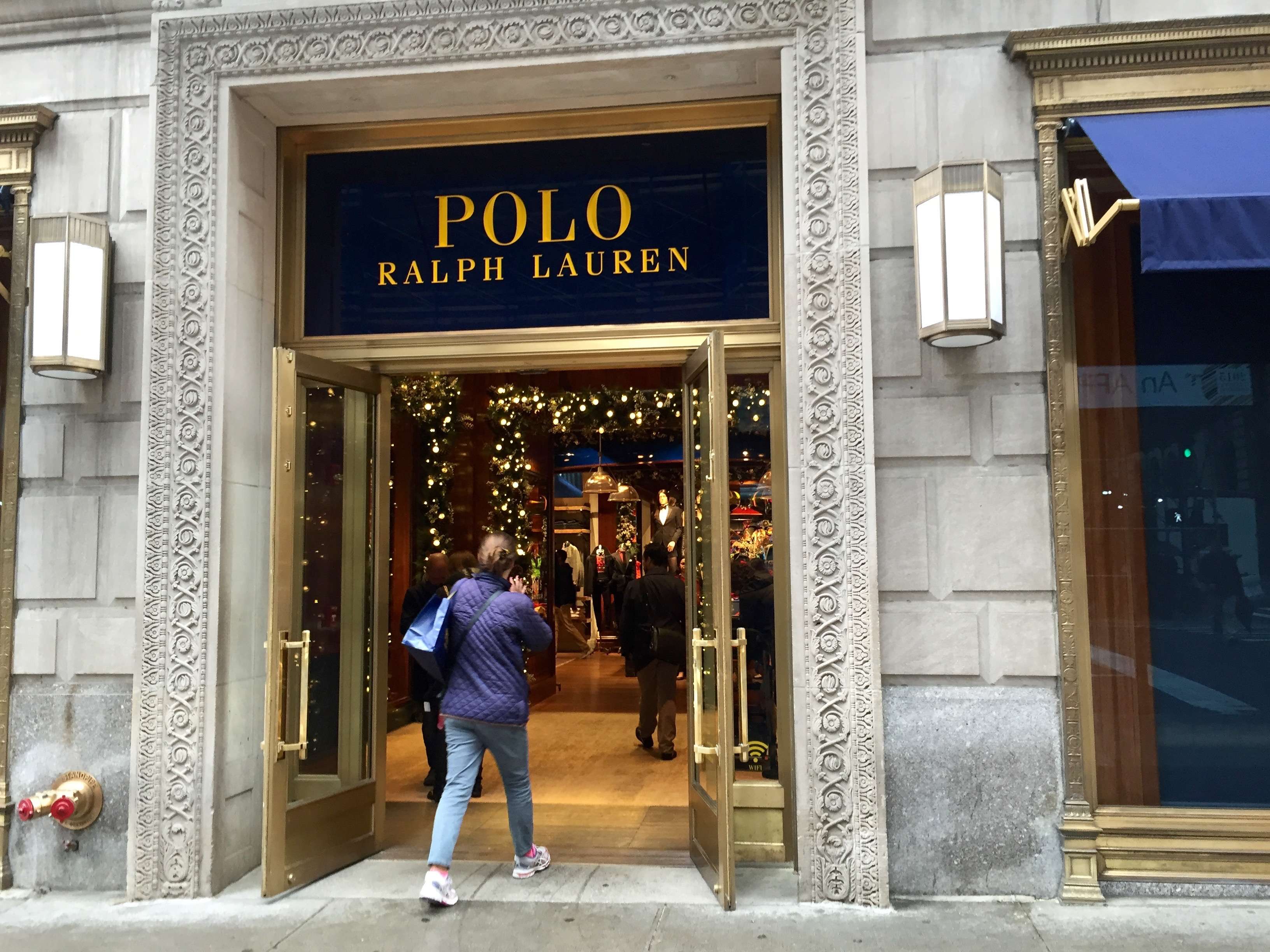 I tried the new fitting room at Ralph Lauren - and it blew my mind