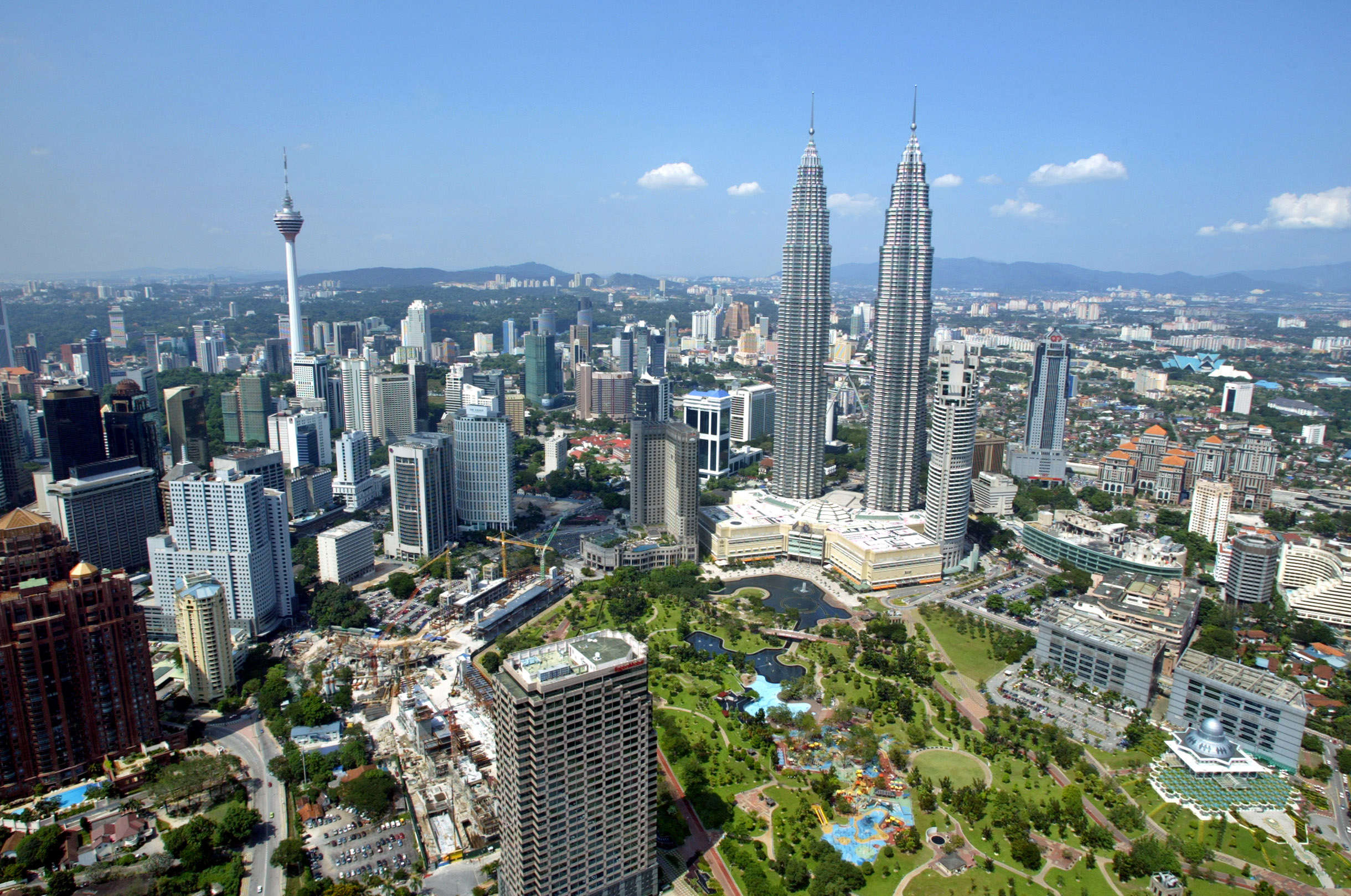 Центр малайзии. Башни Петронас Куала-Лумпур. Столица Малайзии - Куала Лумпур Петронас. Твин Тауэрс Малайзия. Petronas Twin Towers Куала-Лумпур.