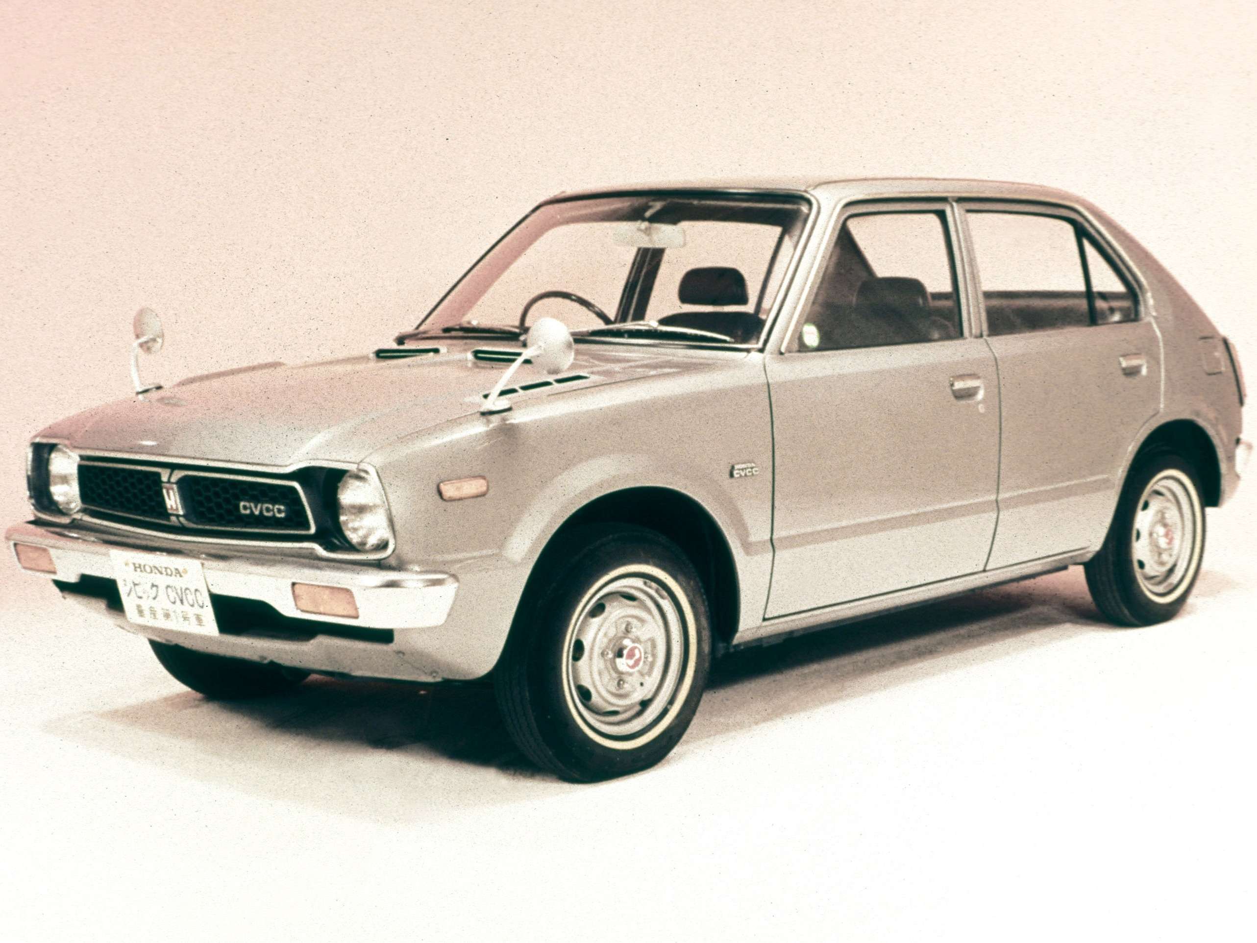 Первое поколение автомобилей. Honda Civic 1 поколение. Honda Civic 1973. Honda Civic 1972. Honda Civic 1 поколение хэтчбек 1972.