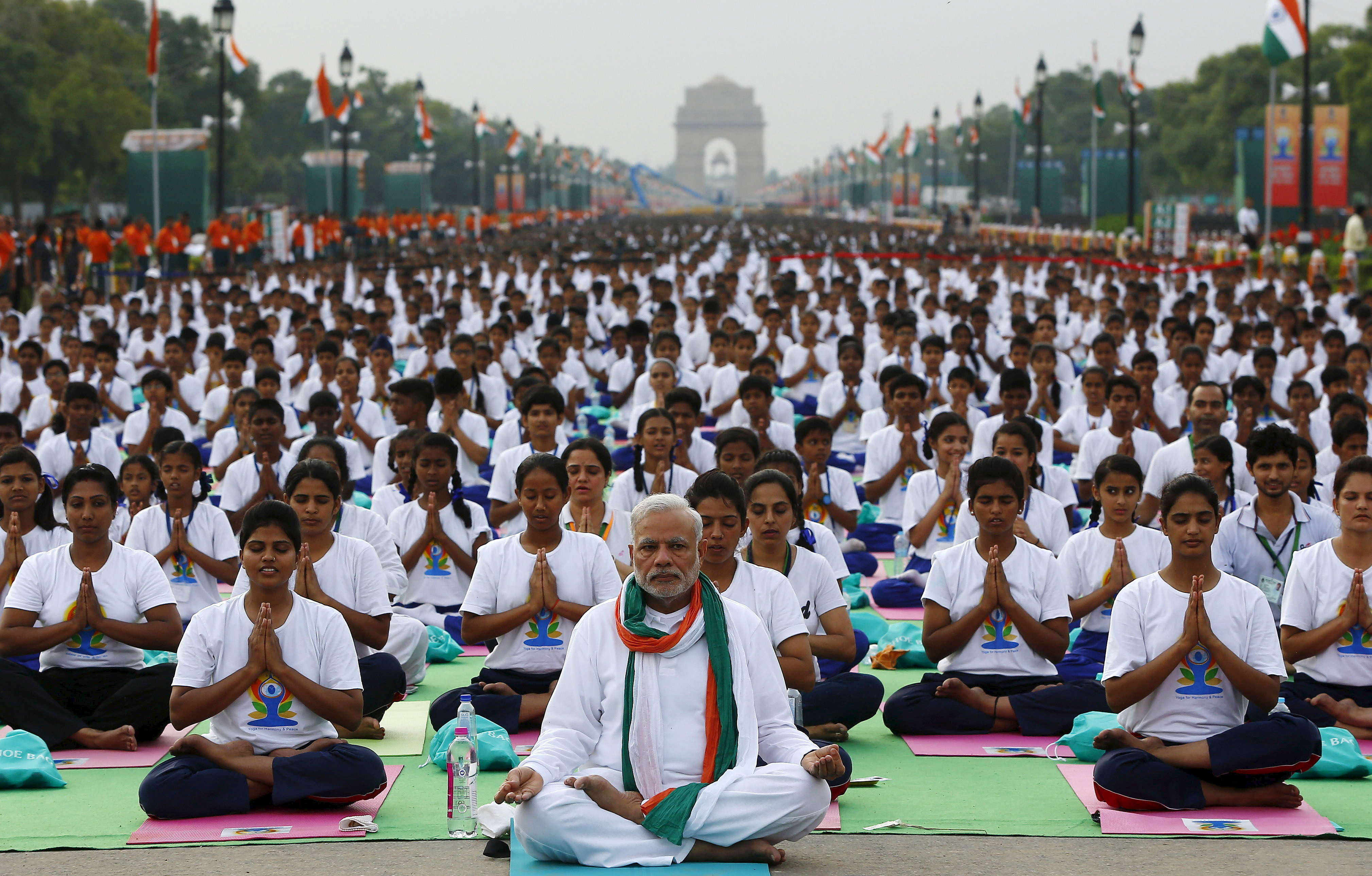 Много медитации. Йоги Индии. Йога Индия. Йог Индия. Индия медитация.