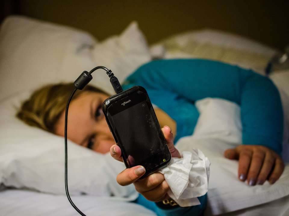 Why You Shouldn T Check Your Smartphone Before You Go To Bed Business Insider India