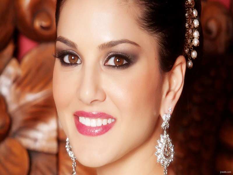 Is Bollywood finally accepting Sunny Leone? | Business Insider India