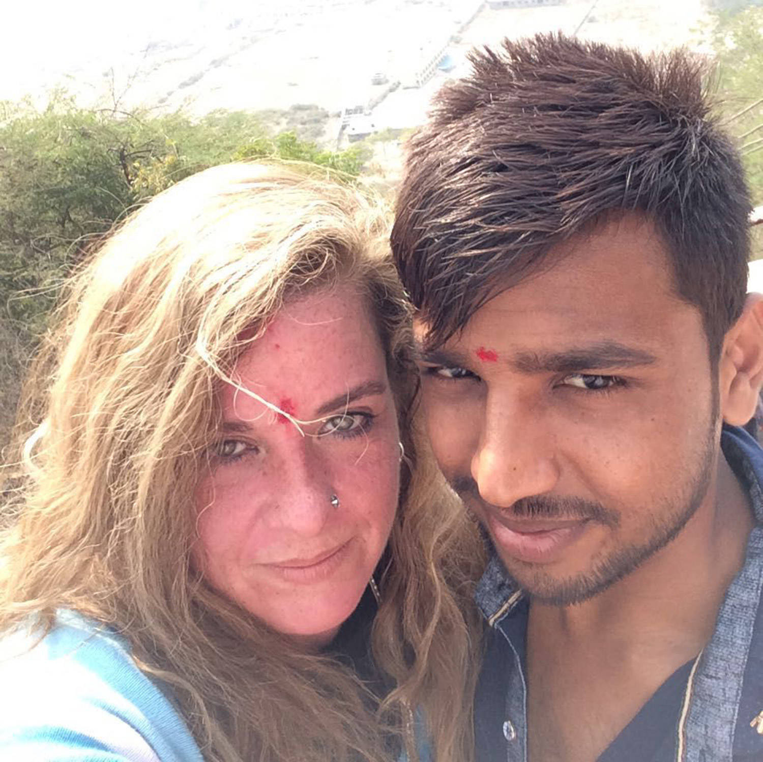 Meet The 41 Year Old American Woman Who Married A 23 Year Old Ahmedabad Slum Dweller Business 
