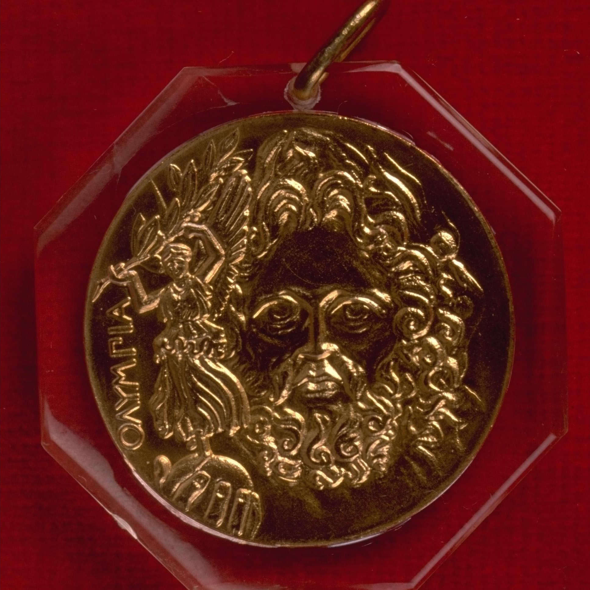 Первую золотую медаль на олимпийских играх. Первые Олимпийская медаль Афины 1896. Медаль Олимпийские игры Афины 1896. Медаль Олимпийских игр 1896 года. Олимпийские игры 1896 года в Афинах медали.