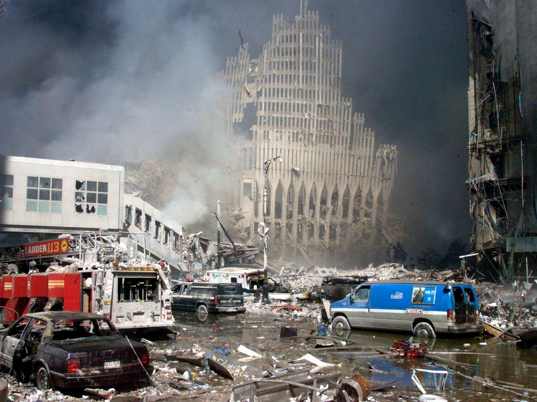Теракт башен близнецов 11 сентября 2001. ВТЦ Нью-Йорк 2001. Башни-Близнецы 11 сентября 2001. Башни ВТЦ 11 сентября 2001. Разрушенные башни Близнецы 11 сентября.