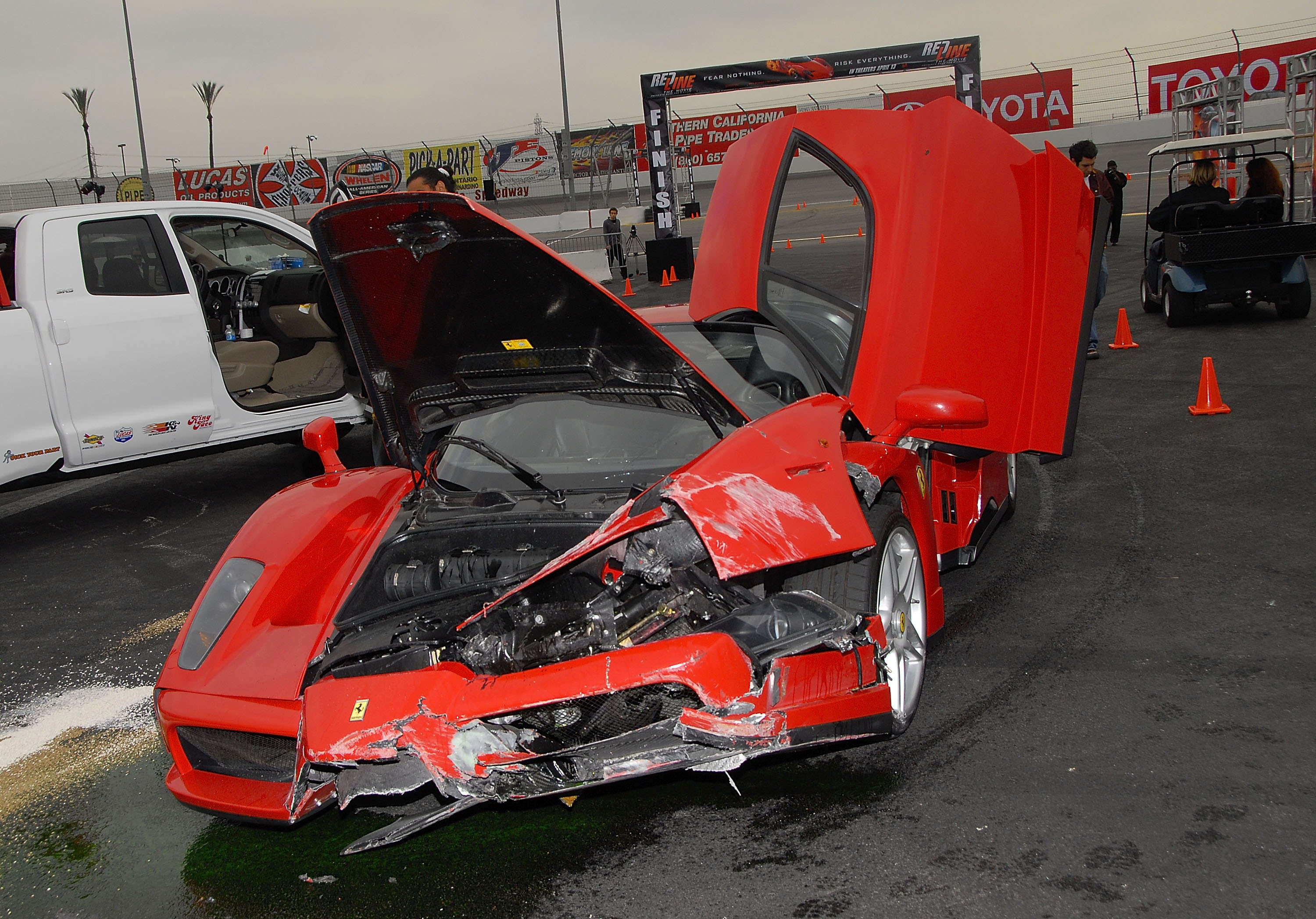 Разбей авто. Ferrari Enzo crash.