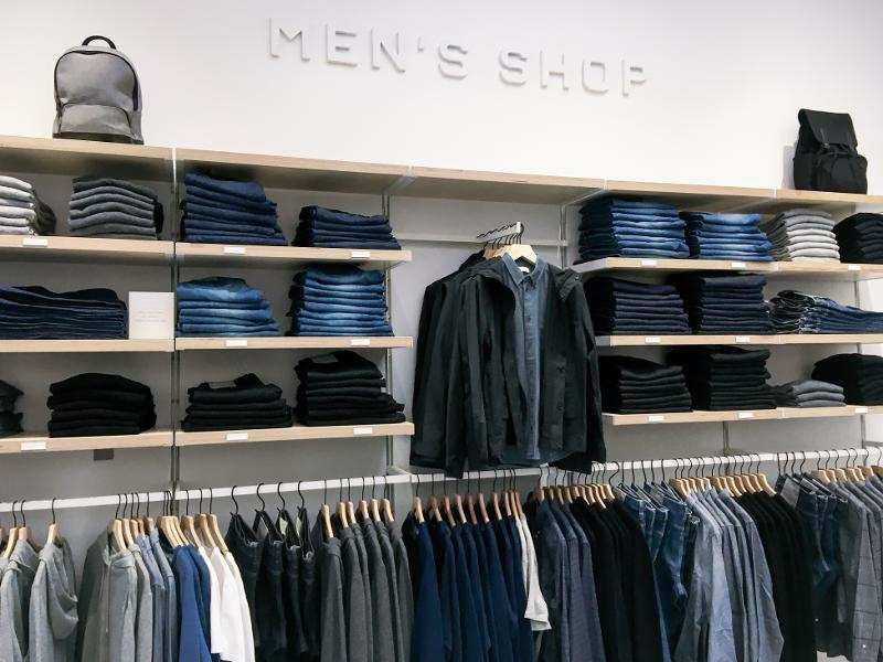 This clothing startup built a cult following and millions in sales online -  here's what it's like to shop at its first-ever real-life store |  BusinessInsider India