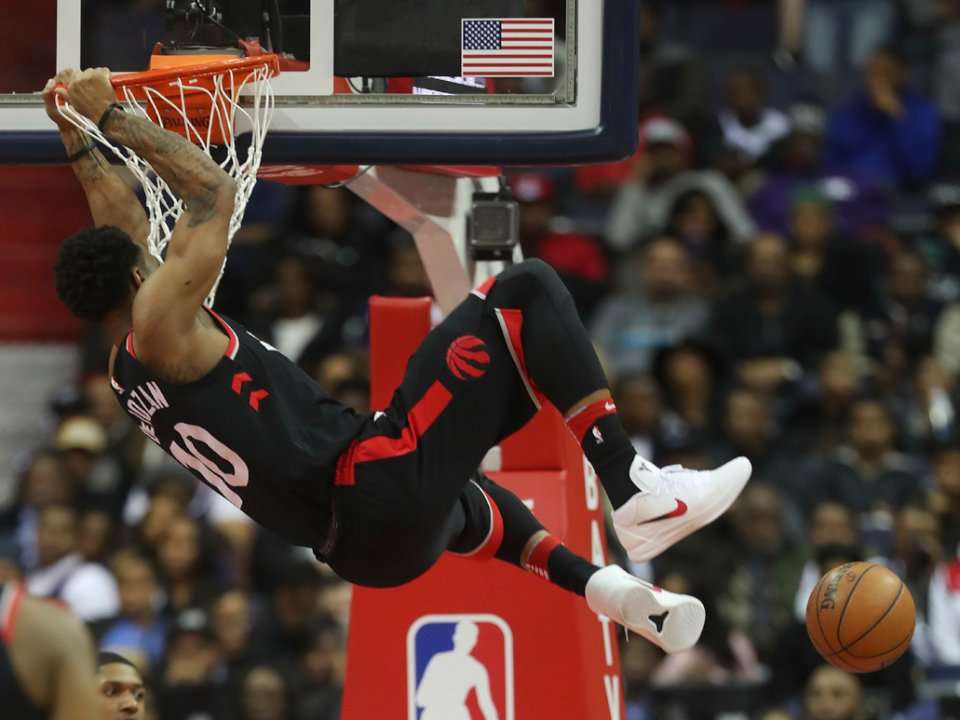 DeMar DeRozan Posterizes Pistons With Dramatic Dunk in Final Seconds